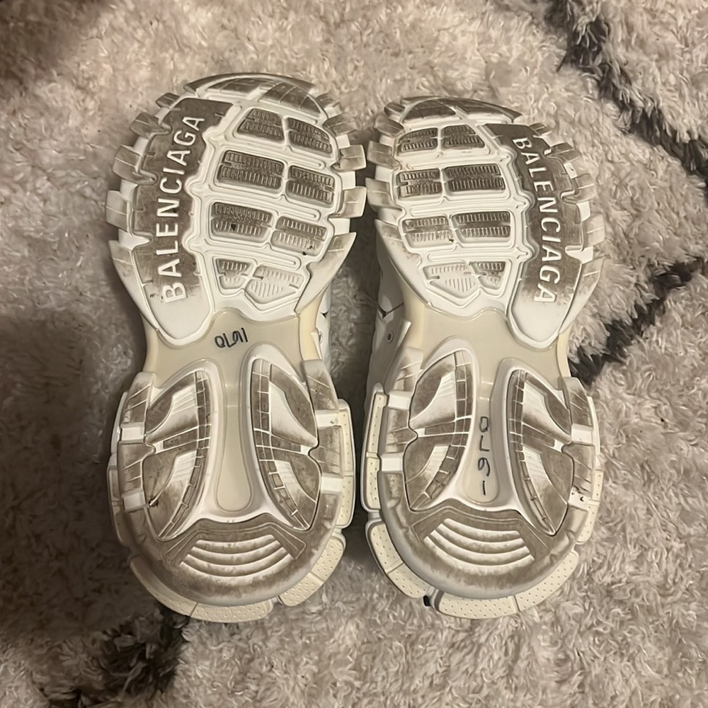 Balenciaga Track Sneakers 🤍 - Picture 2 of 2